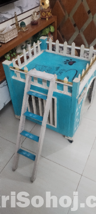 Cat house with laddar and useble roof